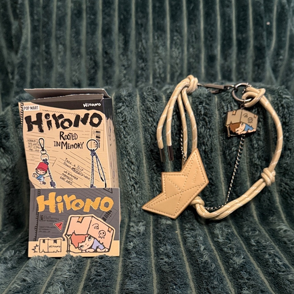 Hirono - Rooted In Memory Pendant Chain- Caught You